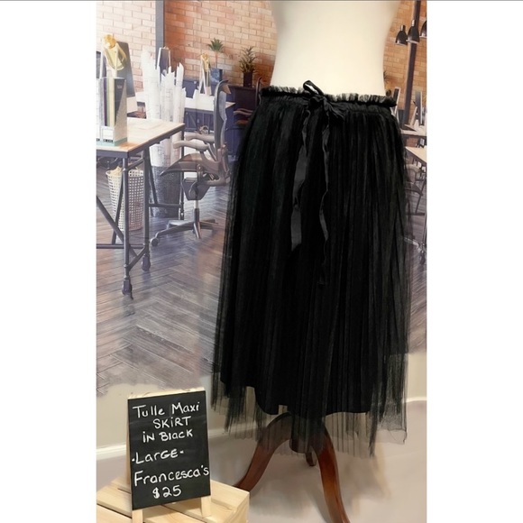 TULLE MAXI SKIRT IN BLACK - Picture 1 of 3